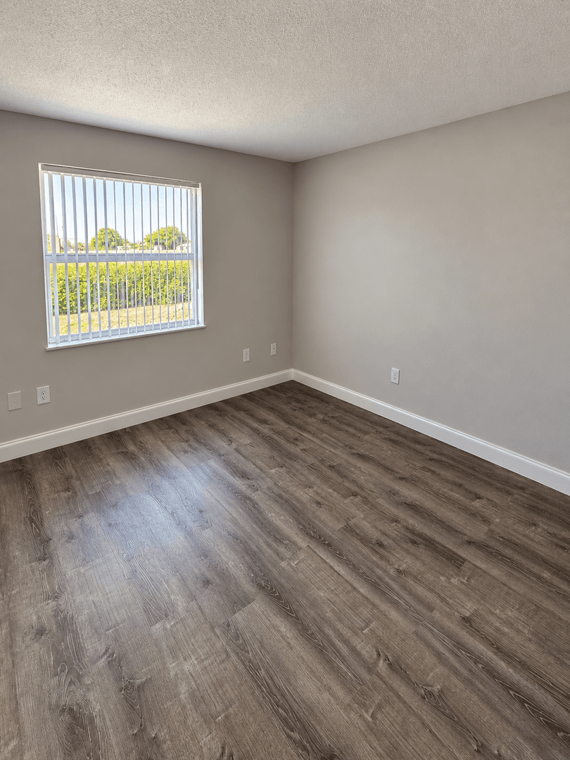 West Palm Beach Apartment: 537 South Sequoia Dr