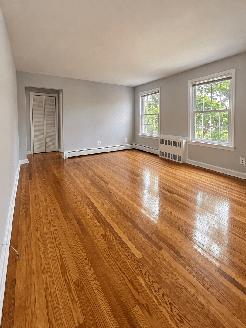 Summit Apartment: 26 Locust Drive