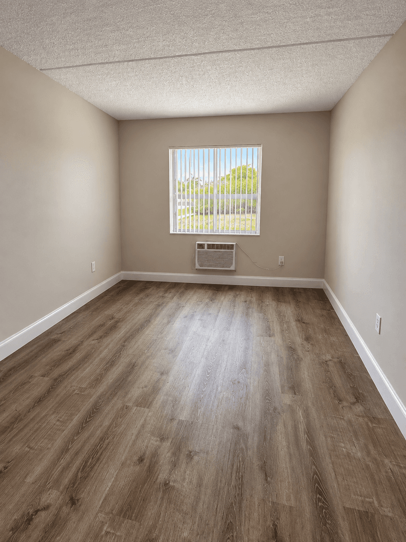 West Palm Beach Apartment: 537 South Sequoia Dr