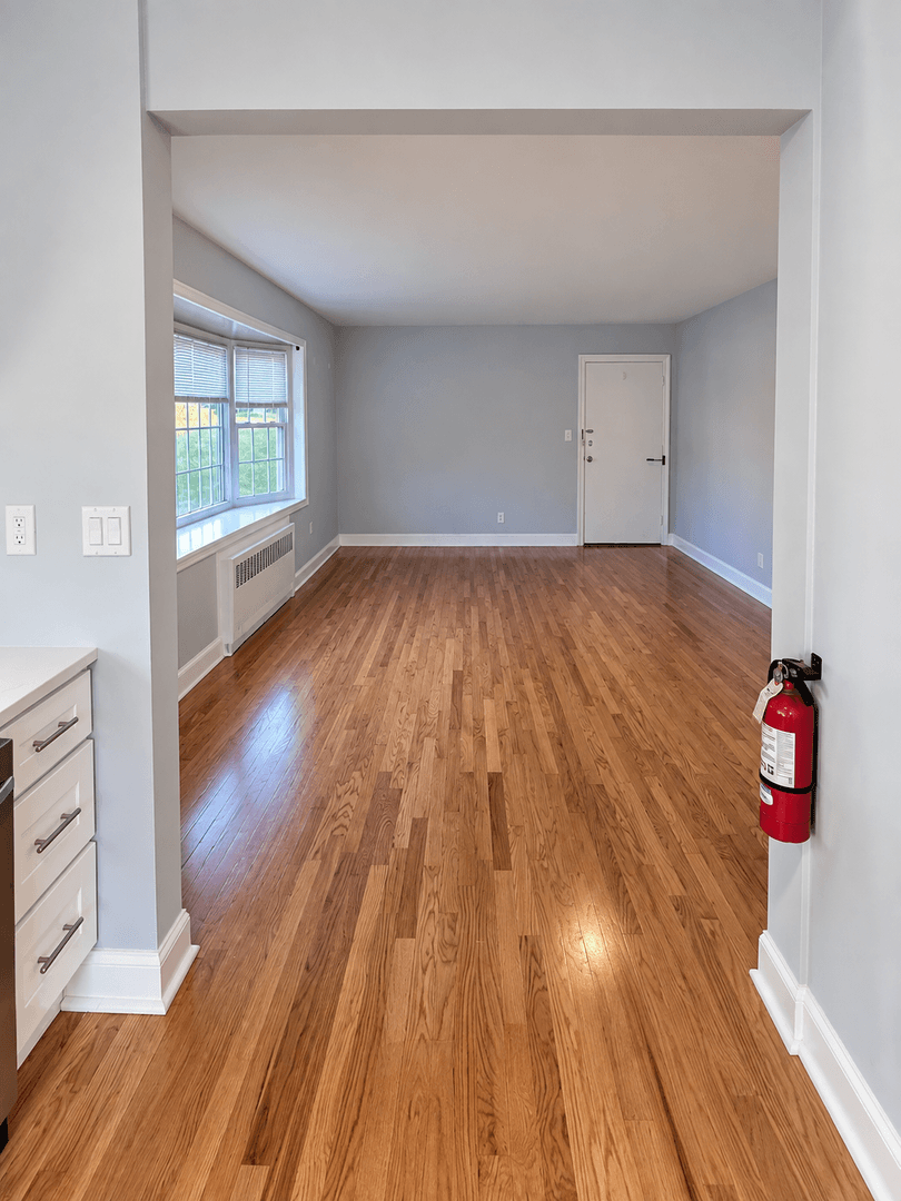 Summit Apartment: 26 Locust Drive