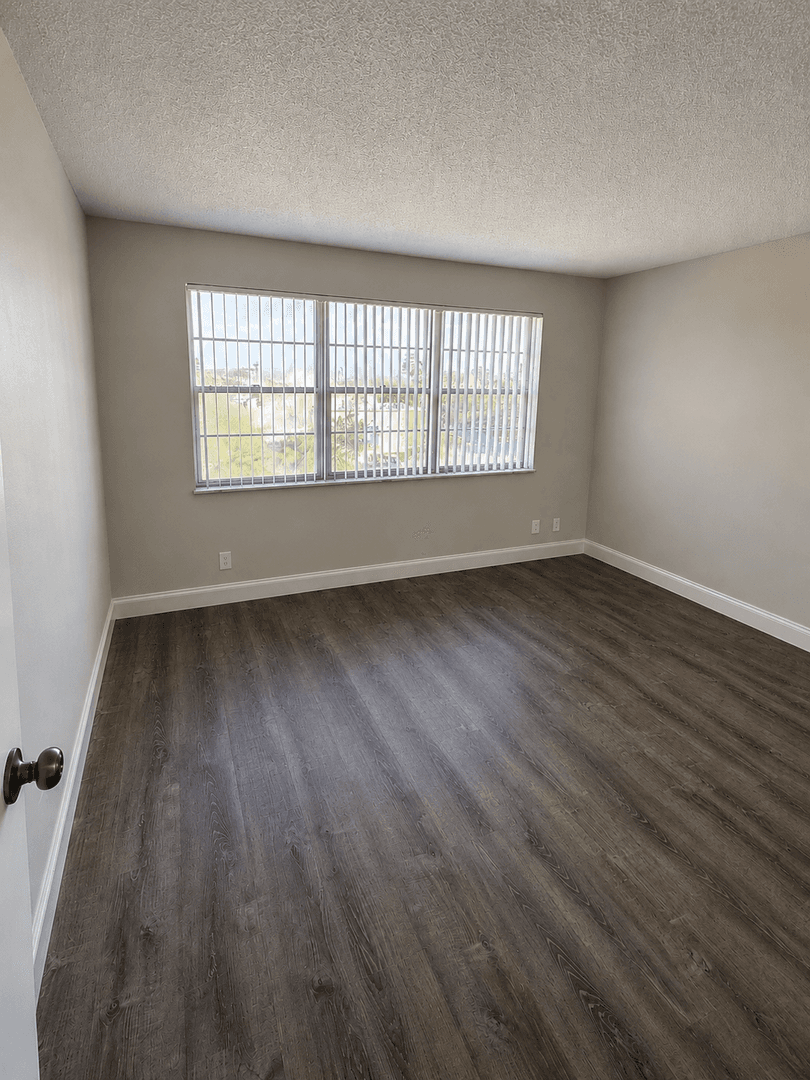 West Palm Beach Apartment: 537 South Sequoia Dr