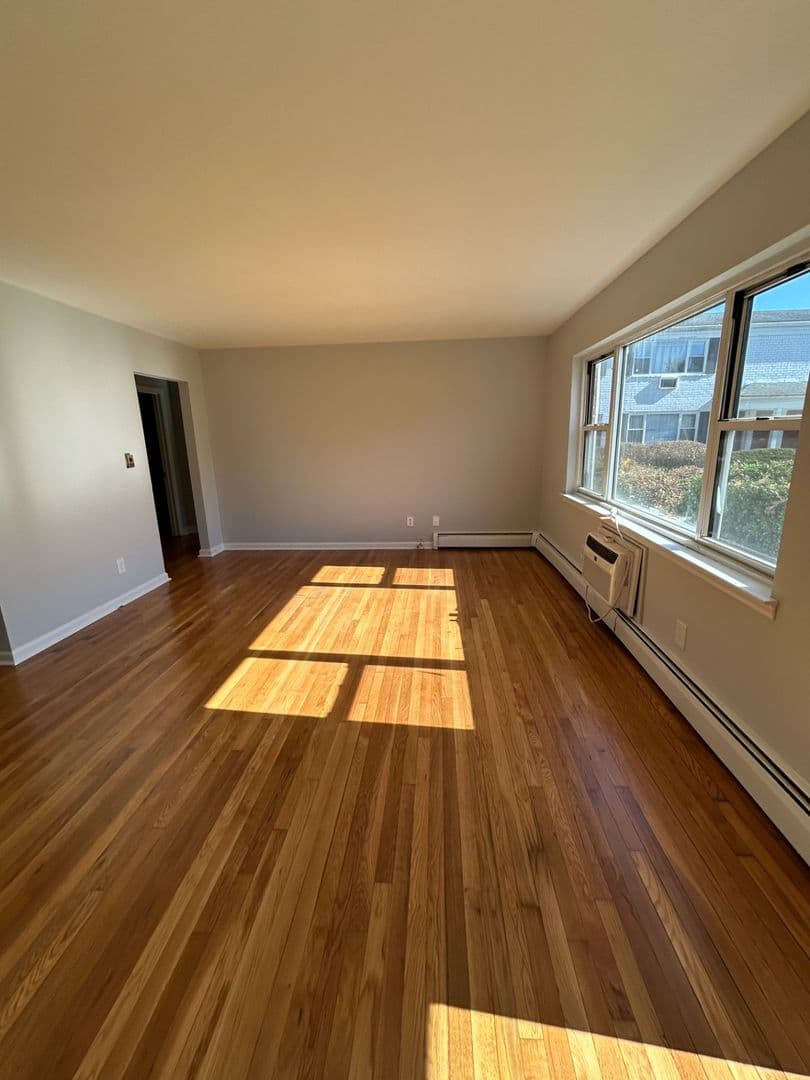 Matawan Apartment: 171 Matawan Ave