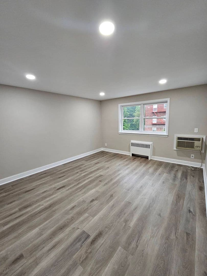 Cranford Apartment: 12-18 Riverside Drive