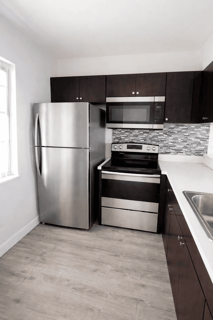 Palm Springs Apartment: 965 Manor Dr