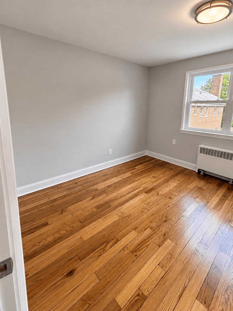 Plainfield Apartment: 802 East Front St
