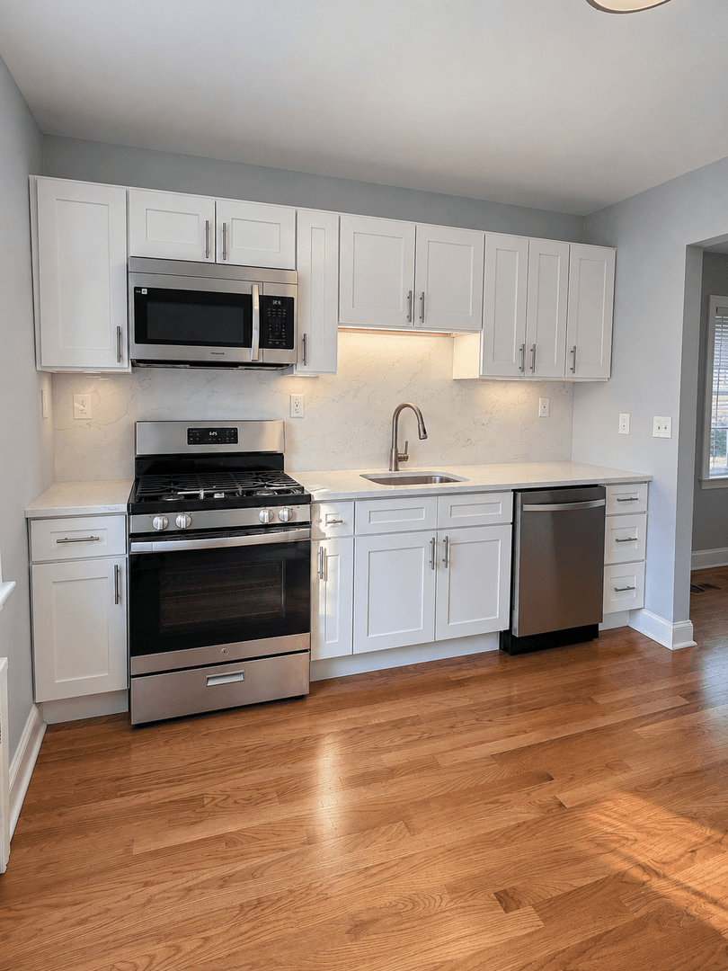 Summit Apartment: 26 Locust Drive