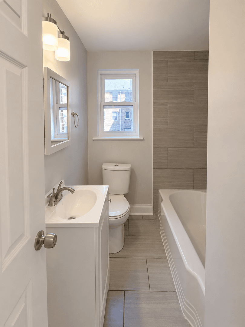 Plainfield Apartment: 802 East Front St