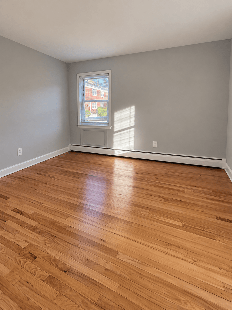 Matawan Apartment: 171 Matawan Ave