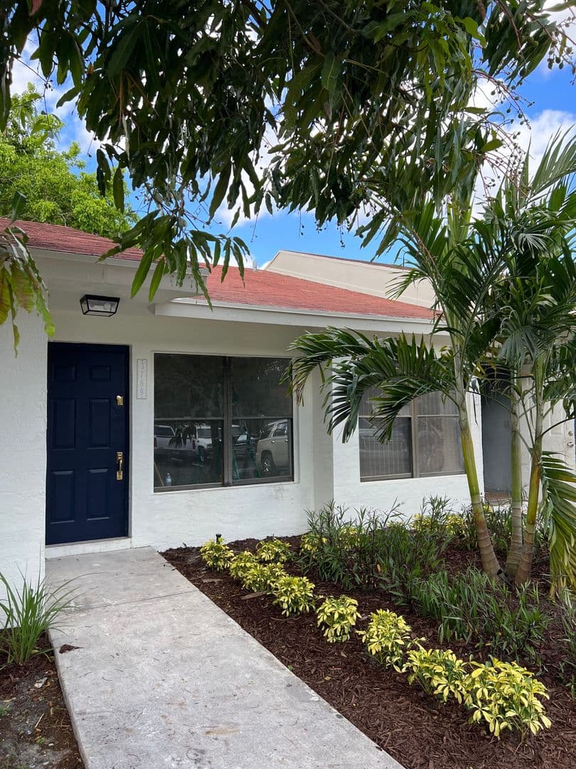 Greenacres Apartment: 3750-3785 Mil Race Court