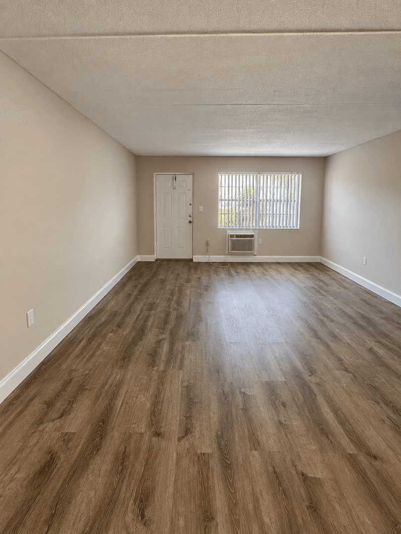 West Palm Beach Apartment: 537 South Sequoia Dr