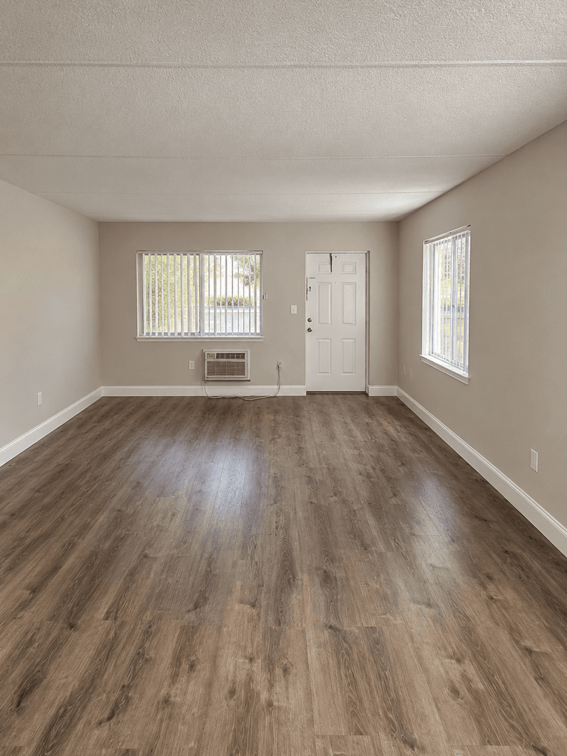 West Palm Beach Apartment: 537 South Sequoia Dr