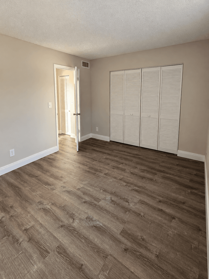 West Palm Beach Apartment: 537 South Sequoia Dr