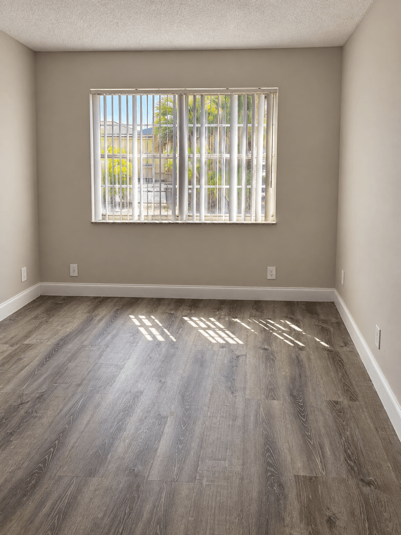 West Palm Beach Apartment: 537 South Sequoia Dr