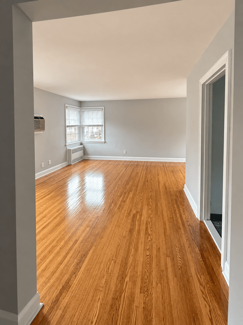 Summit Apartment: 26 Locust Drive