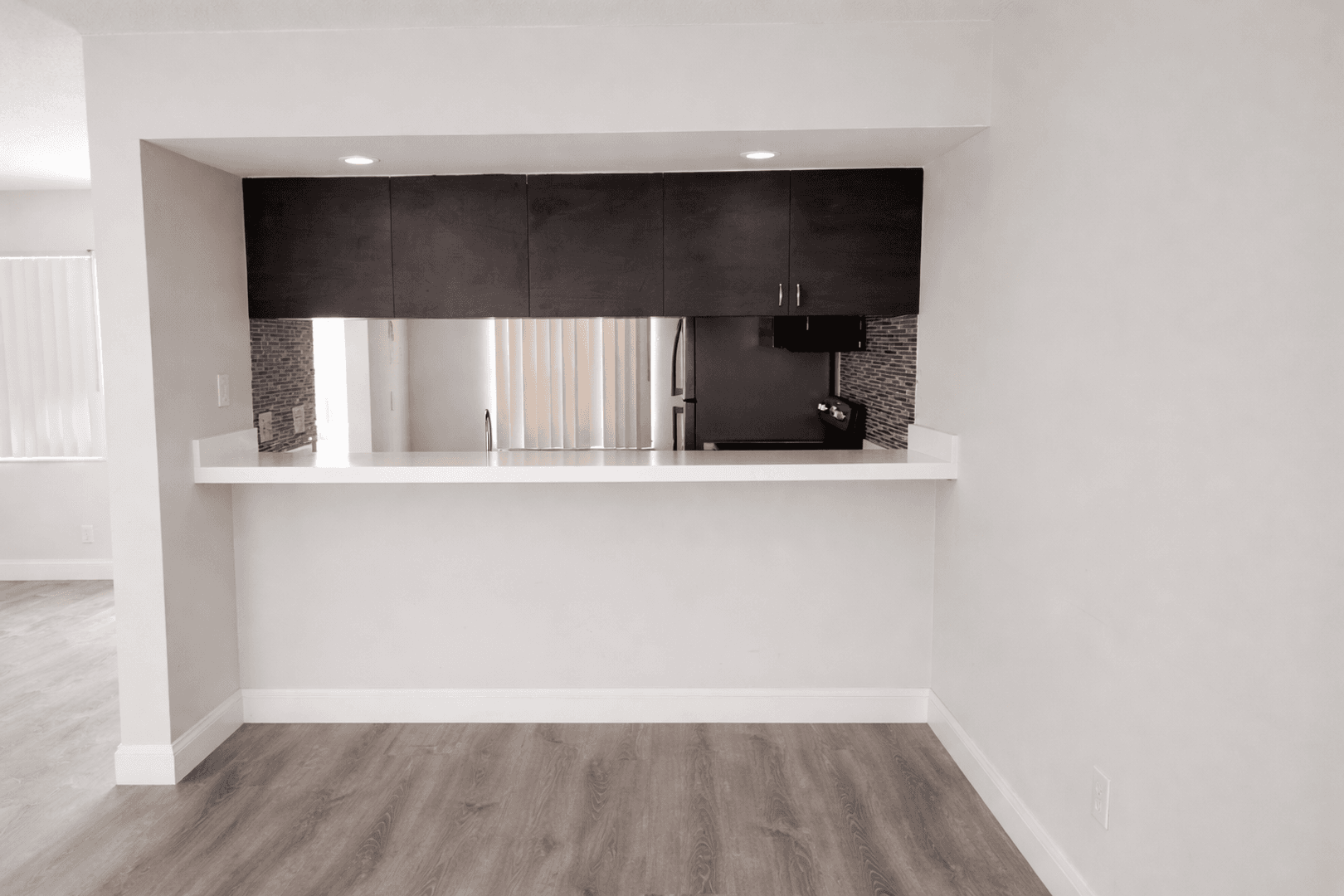 Palm Springs Apartment: 965 Manor Dr