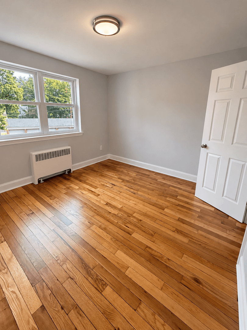 Plainfield Apartment: 802 East Front St