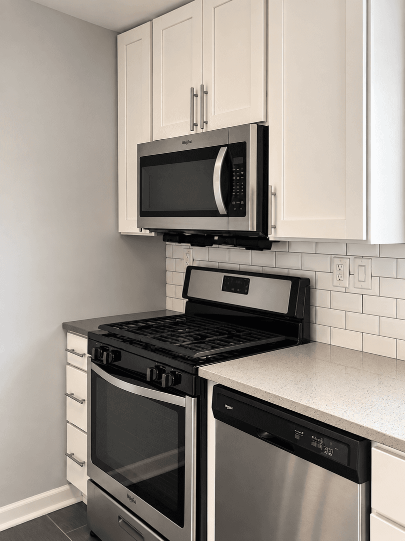 Summit Apartment: 26 Locust Drive
