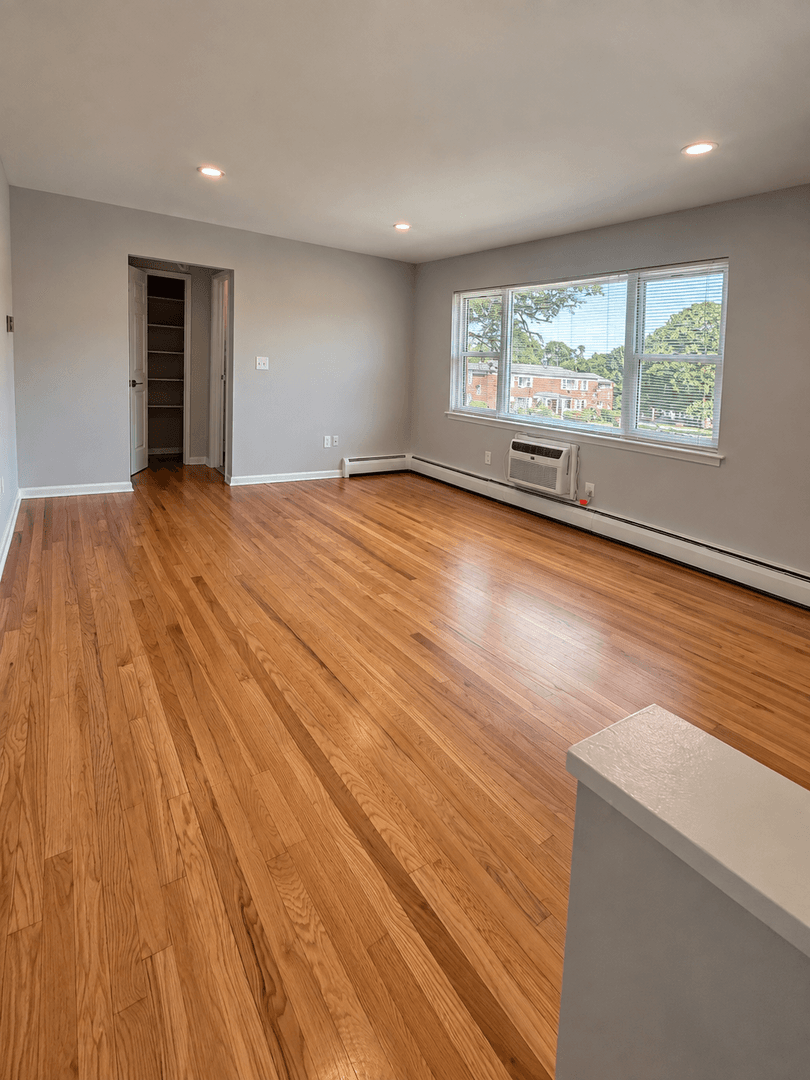 Matawan Apartment: 171 Matawan Ave