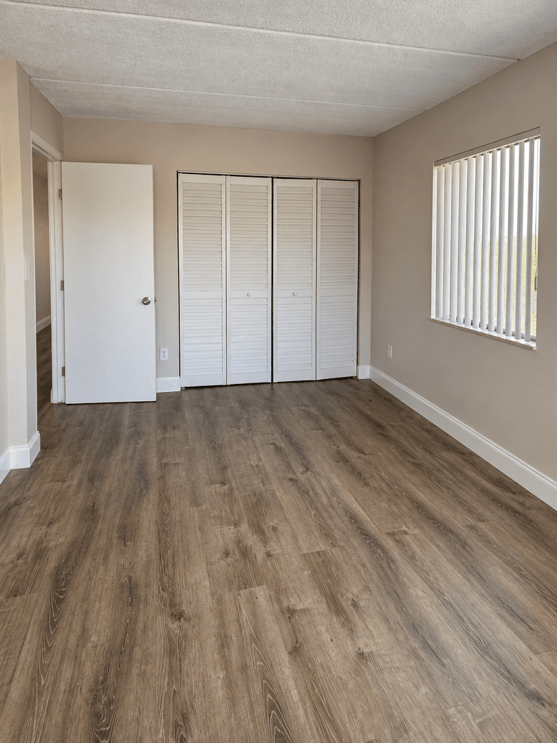 West Palm Beach Apartment: 537 South Sequoia Dr