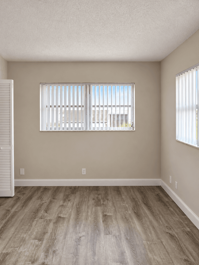 Palm Springs Apartment: 965 Manor Dr