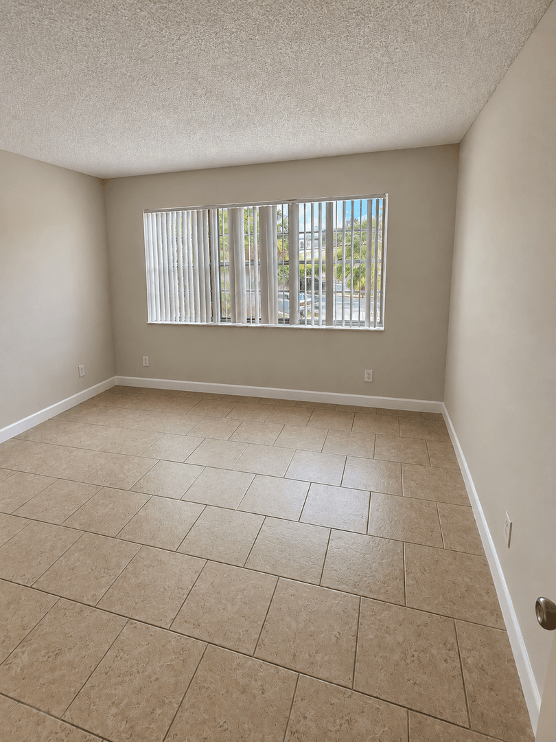 West Palm Beach Apartment: 537 South Sequoia Dr
