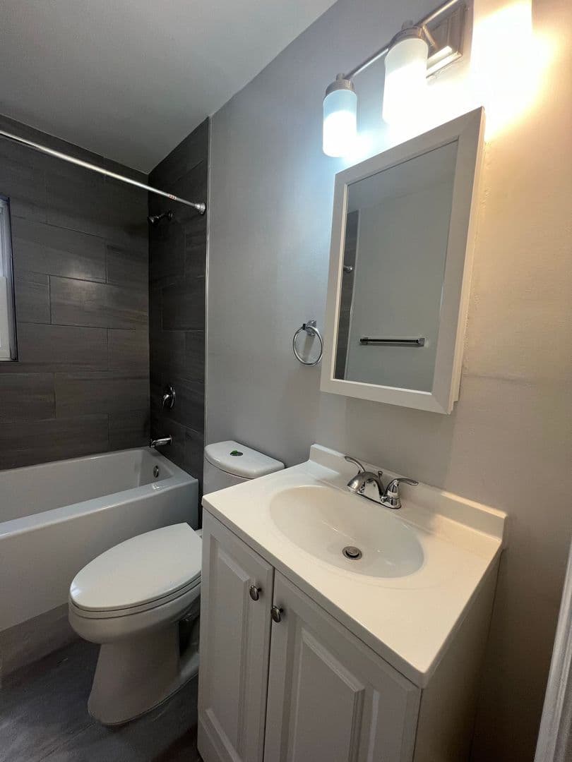 Plainfield Apartment: 733 East Front St