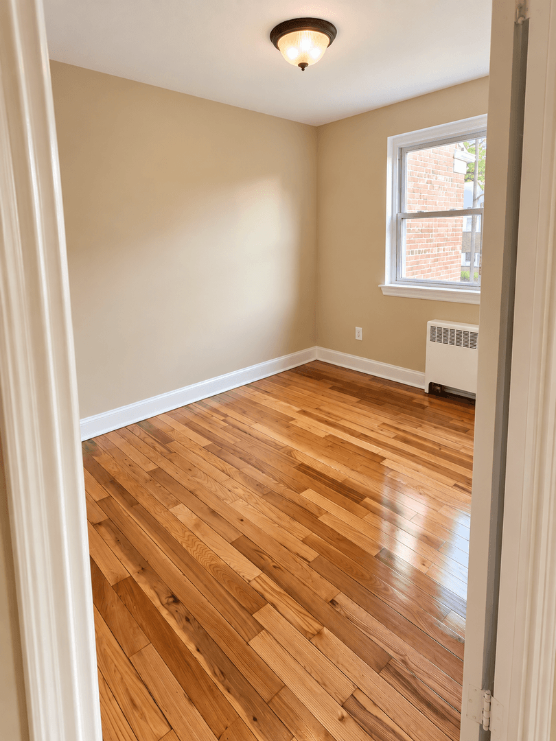 Plainfield Apartment: 802 East Front St