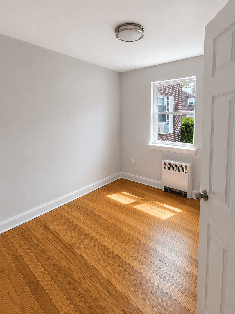 Plainfield Apartment: 802 East Front St