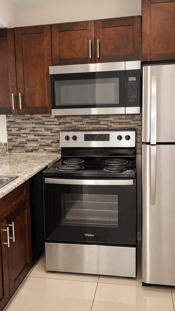 Palm Springs Apartment: 965 Manor Dr