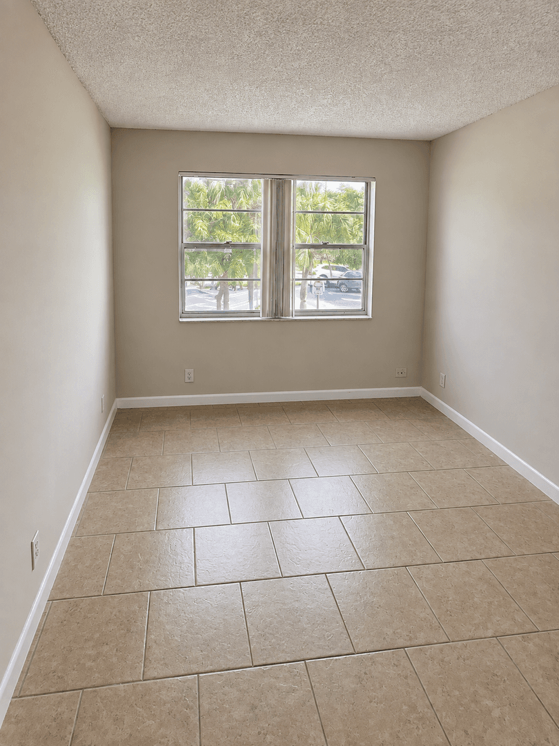 West Palm Beach Apartment: 537 South Sequoia Dr