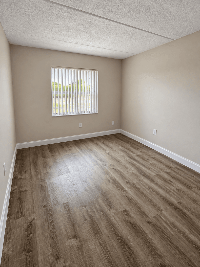 West Palm Beach Apartment: 537 South Sequoia Dr