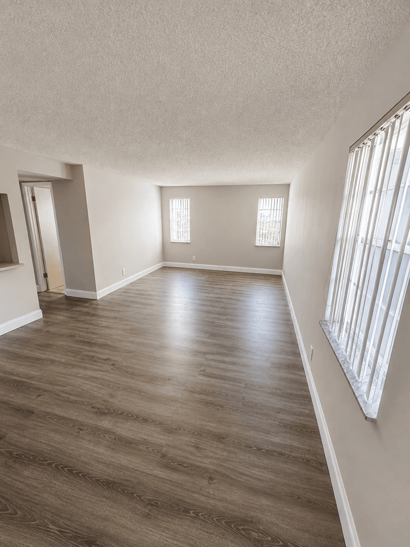 West Palm Beach Apartment: 537 South Sequoia Dr