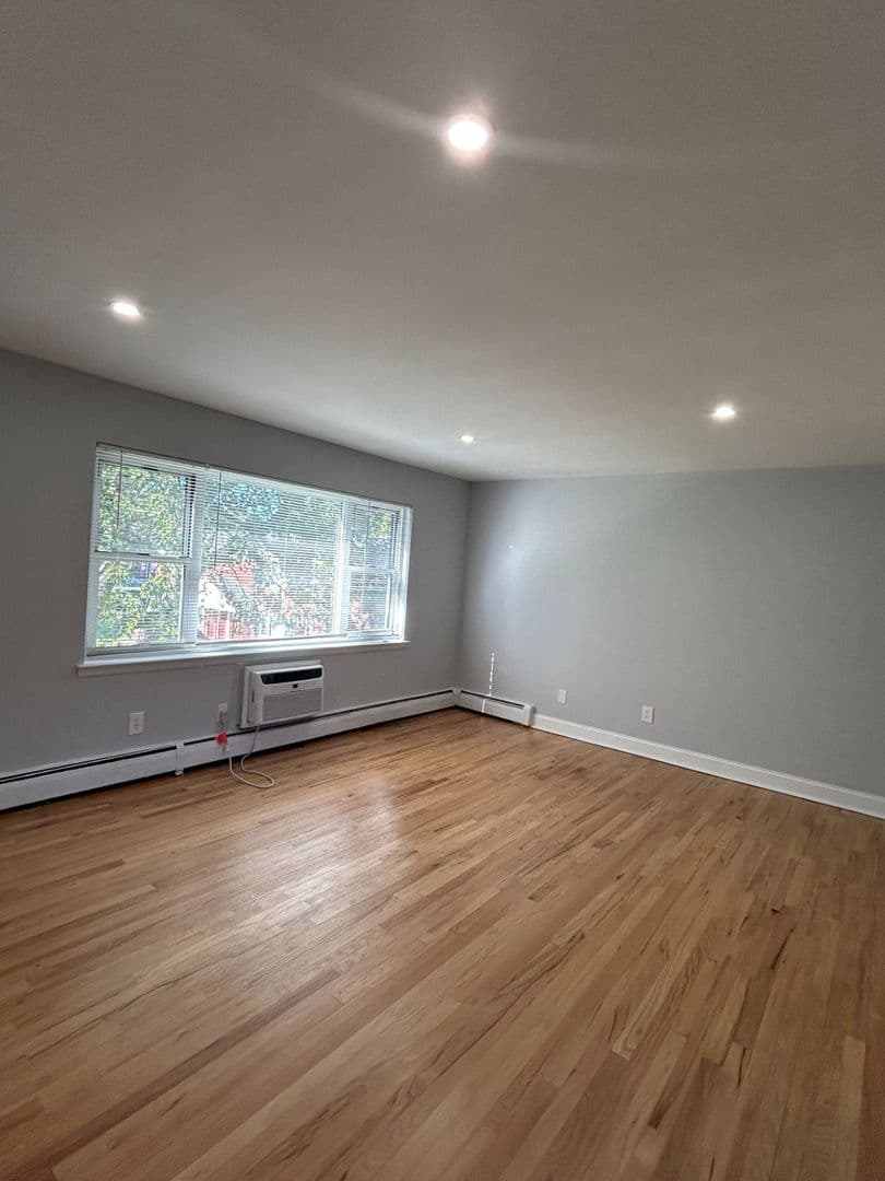 Matawan Apartment: 171 Matawan Ave
