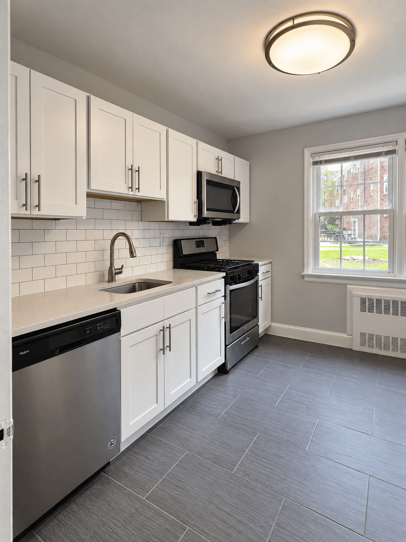 Summit Apartment: 26 Locust Drive
