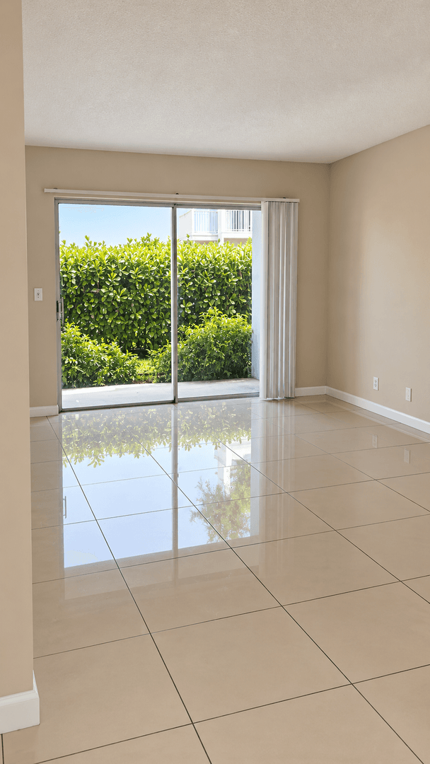 Palm Springs Apartment: 965 Manor Dr