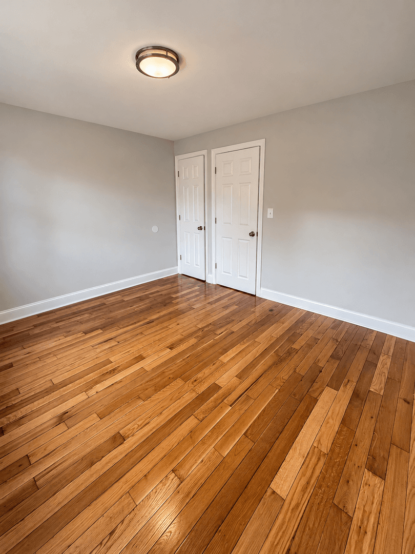 Plainfield Apartment: 802 East Front St