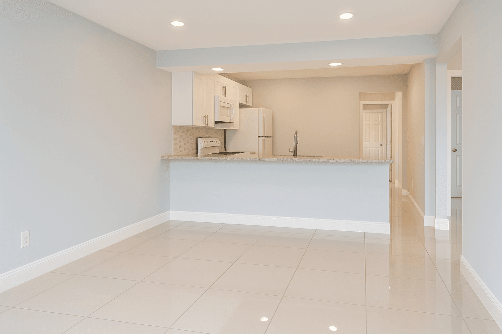 Palm Springs Apartment: 965 Manor Dr