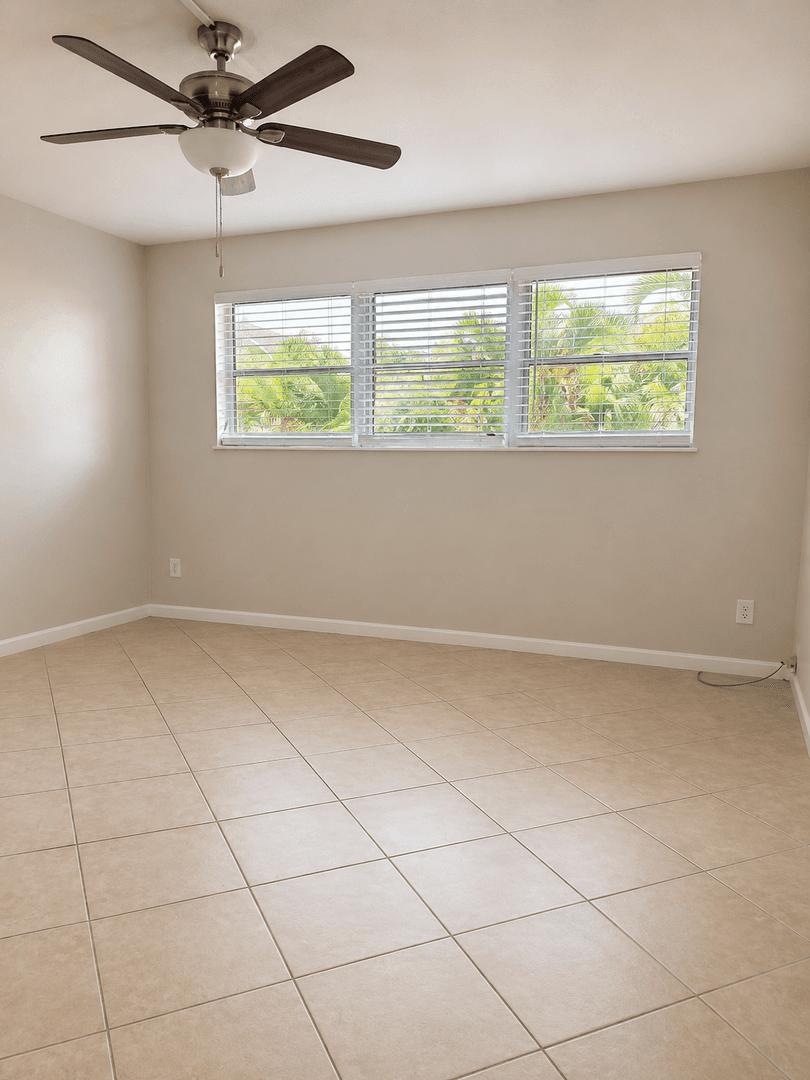 Boca Raton Apartment: 665 Glouchester St