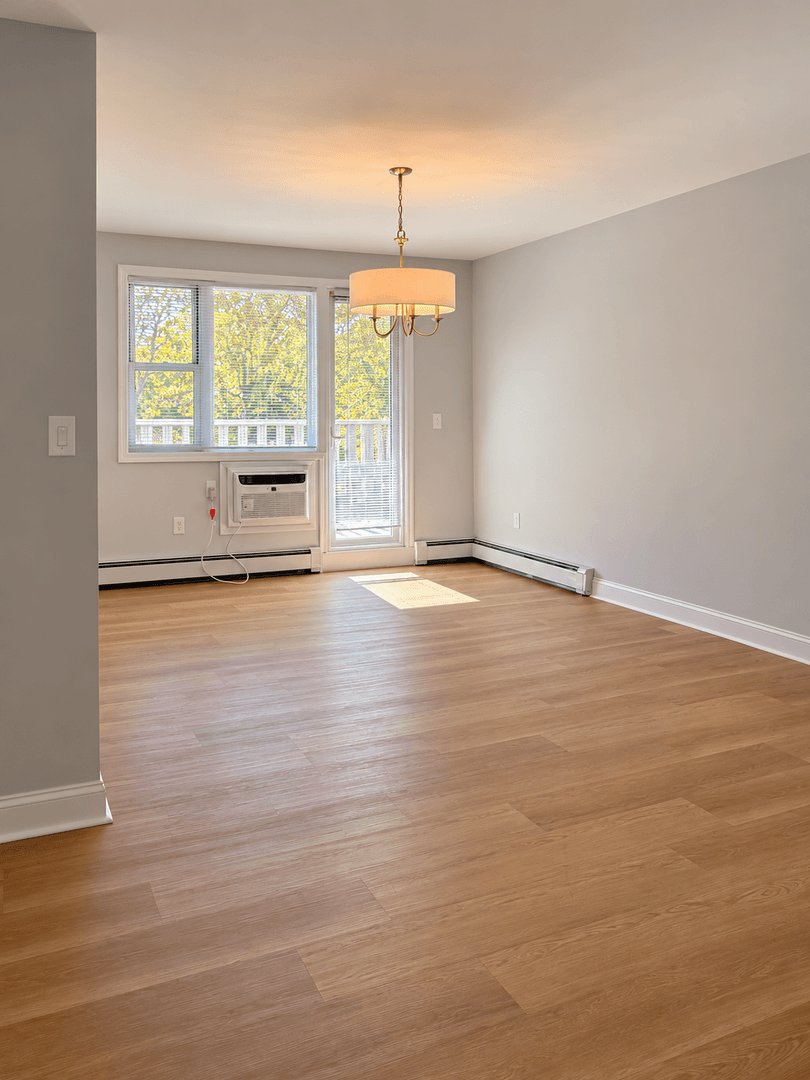 Somerville Apartment: 21 Oak Terrace