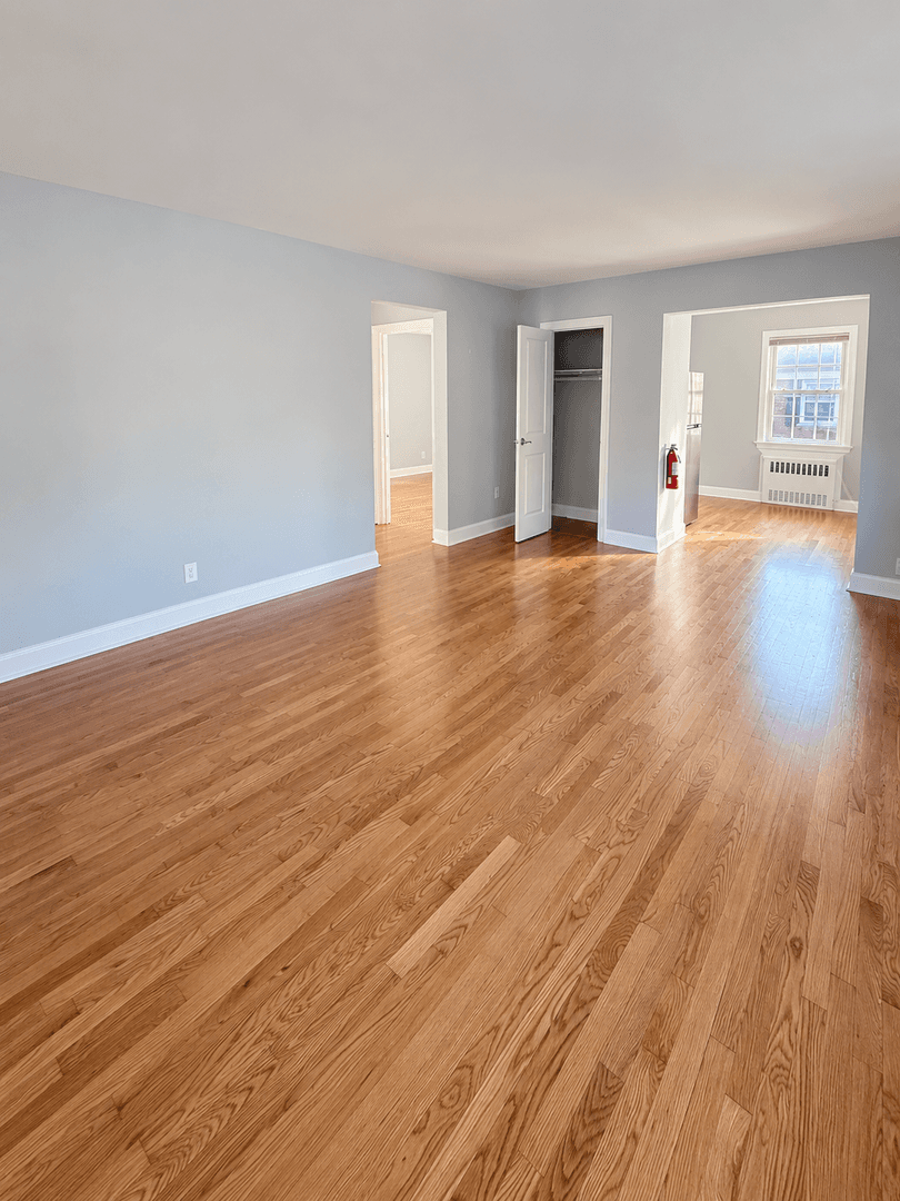 Summit Apartment: 26 Locust Drive
