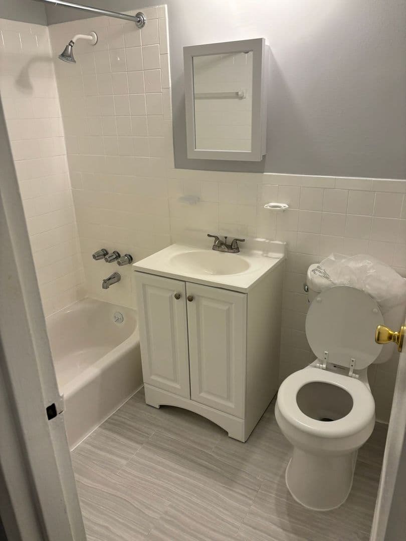 Orange Apartment: 366 Park Ave/159 Cleveland St