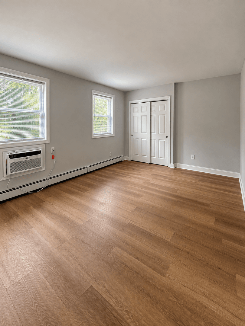 Somerville Apartment: 21 Oak Terrace