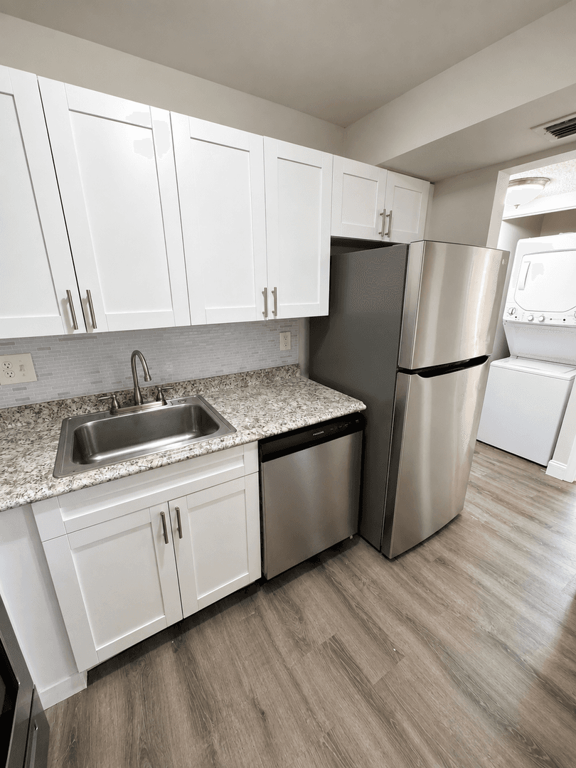 West Palm Beach Apartment: 537 South Sequoia Dr