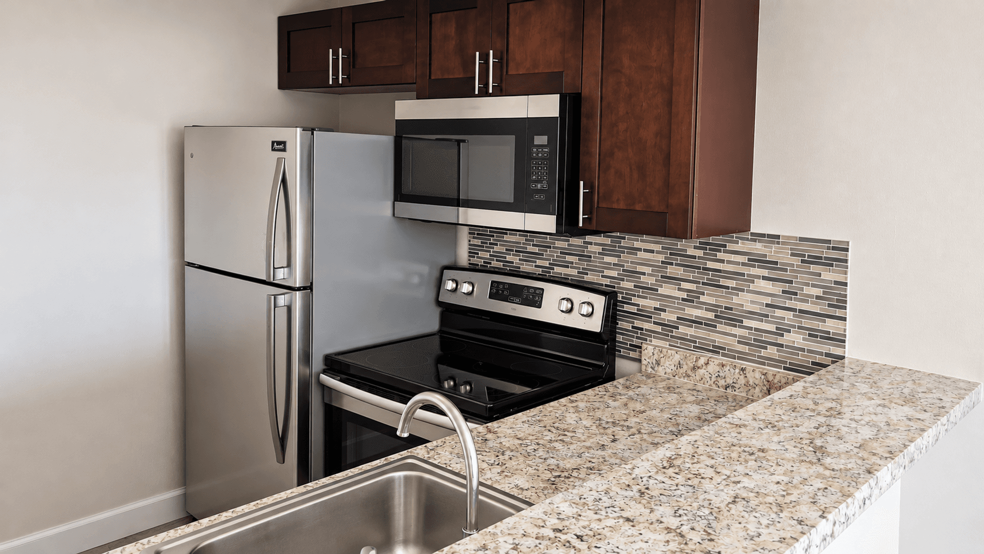 Palm Springs Apartment: 965 Manor Dr