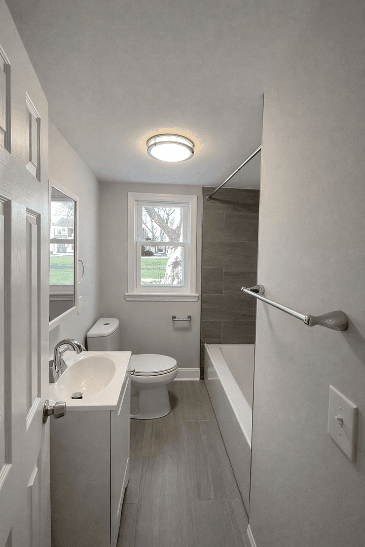 Plainfield Apartment: 750 East Front St