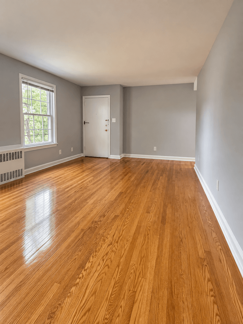 Summit Apartment: 26 Locust Drive