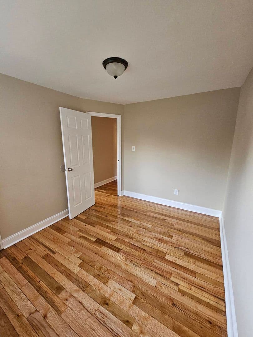 Plainfield Apartment: 802 East Front St