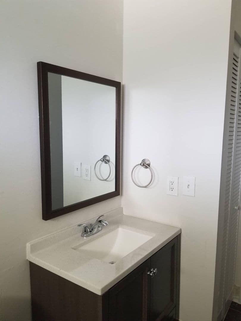 Palm Springs Apartment: 965 Manor Dr