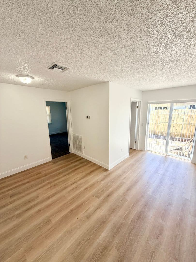 Palm Springs Apartment: Park Lane