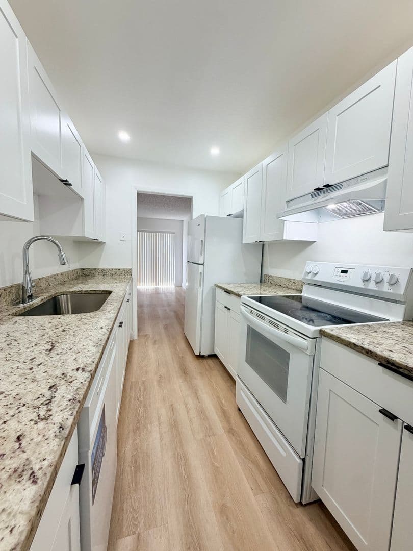 Palm Springs Apartment: Park Lane